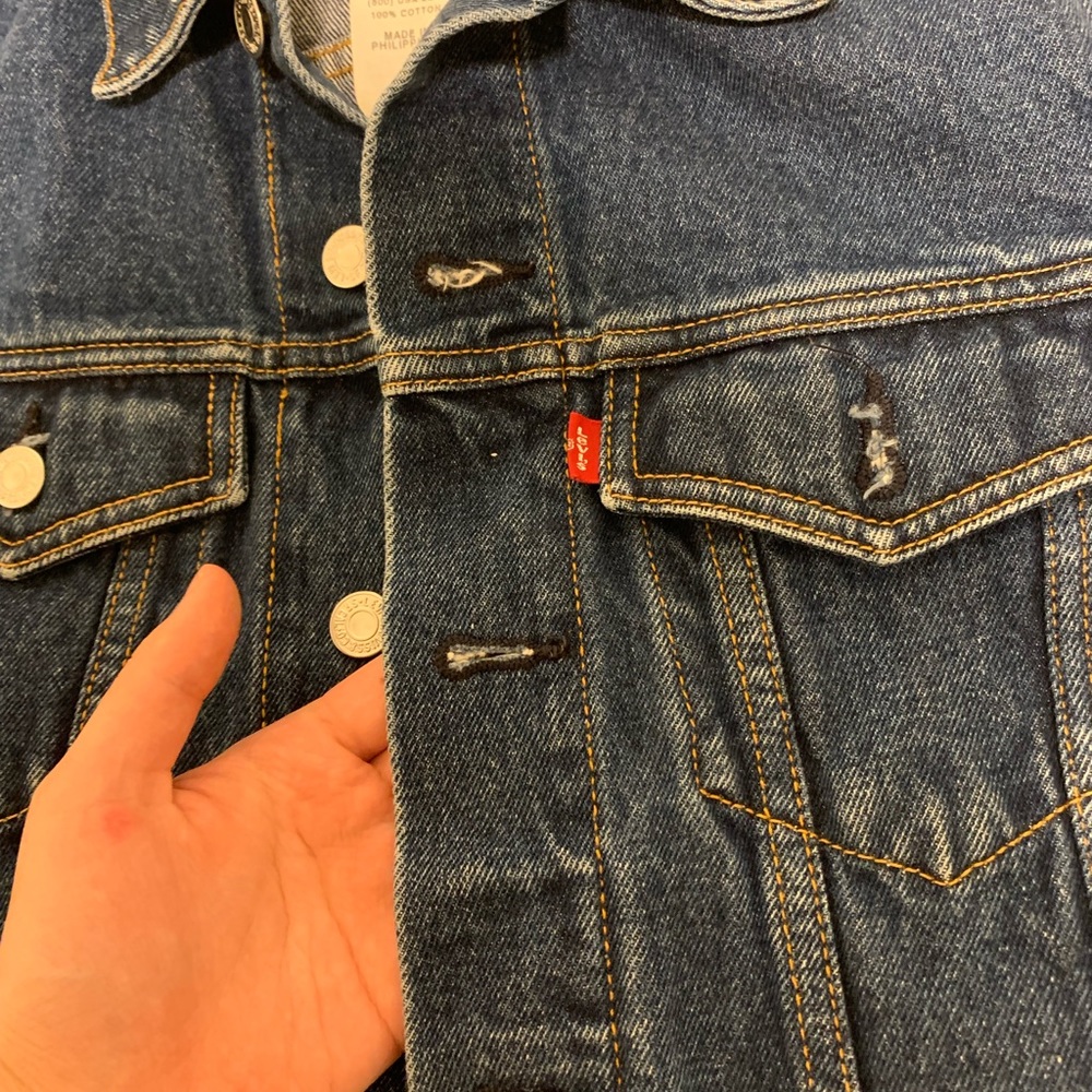 Dark Wash Levi’s Denim Jacket - Picture 3 of 3
